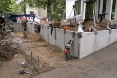 I-Steine als Boeschungssicherung setzen