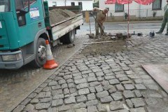 Pflasterarbeiten Naturstein Einfahrt mit Grosssteinpflaster