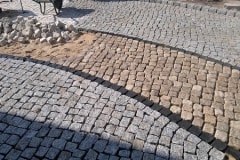 Pflasterarbeiten Naturstein Hofflaeche aus Granit