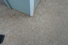 Pflasterarbeiten Naturstein Mosaik im Bogen Kreis