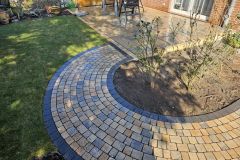 Terrasse_geschwungener-Gartenweg-10