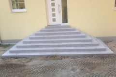 Treppenbau Betonstein u. Naturstein Eingangstreppe erstellen