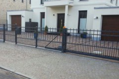 Zaunbau Metallzaun aufbauen
